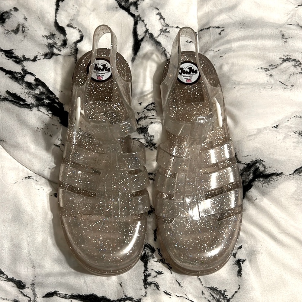 JuJu women’s sandals